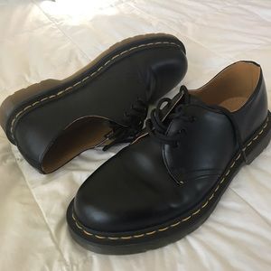 Smooth Leather Oxford Dr. Martens US M 7, WM 8.5